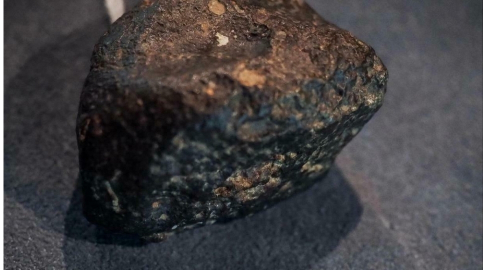yer-kuresinden-daha-qedim-meteorit-tapildi