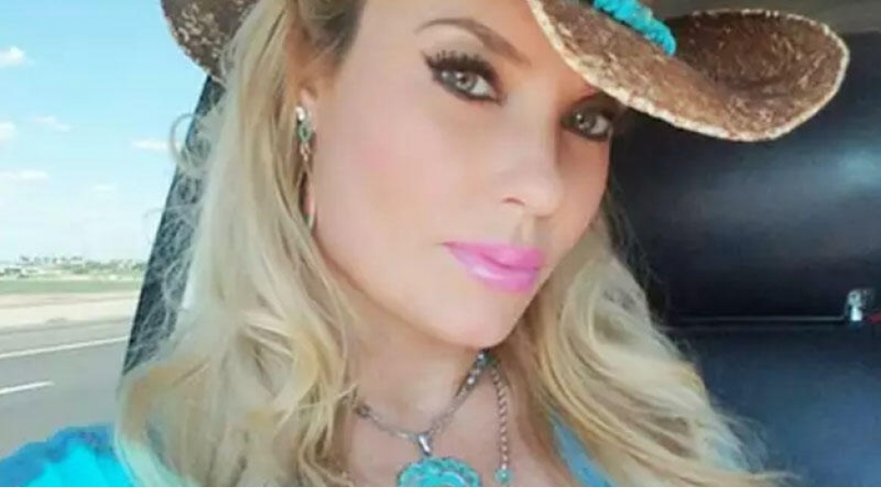 soyuqda-yarichilpaq-soyunub-shekil-chekdirdi