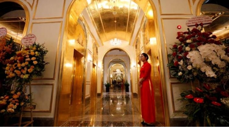 bu-otelde-her-shey-qizil-ortukdendir-foto