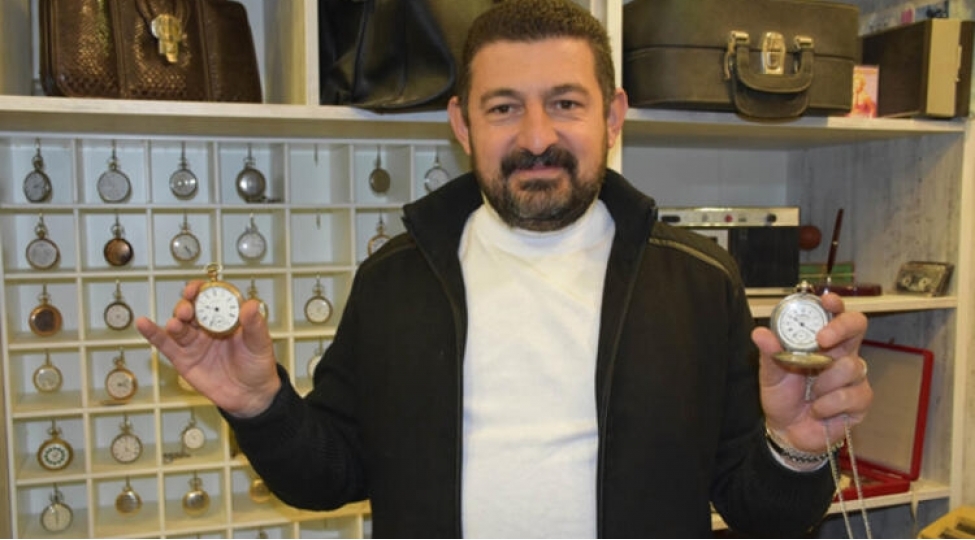 topladigi-qedim-eshyalardan-ozune-ish-qurdu-foto