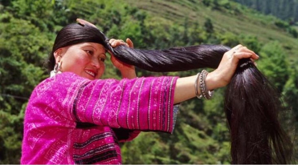 burada-sachlarin-yuyulmasi-saatlarla-davam-edir-foto