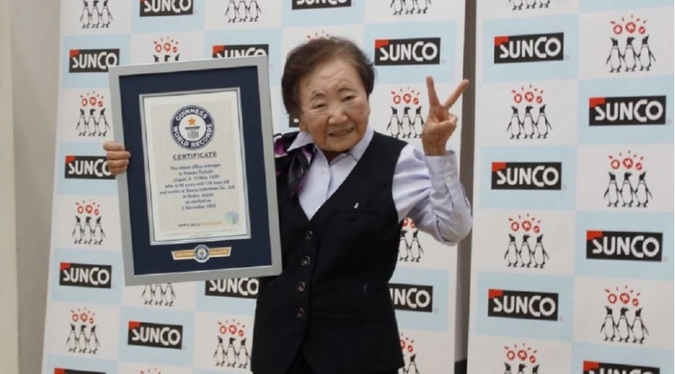 90-yashli-ofis-meneceri