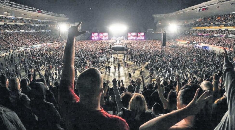 50-min-neferlik-sosial-mesafesiz-konsert