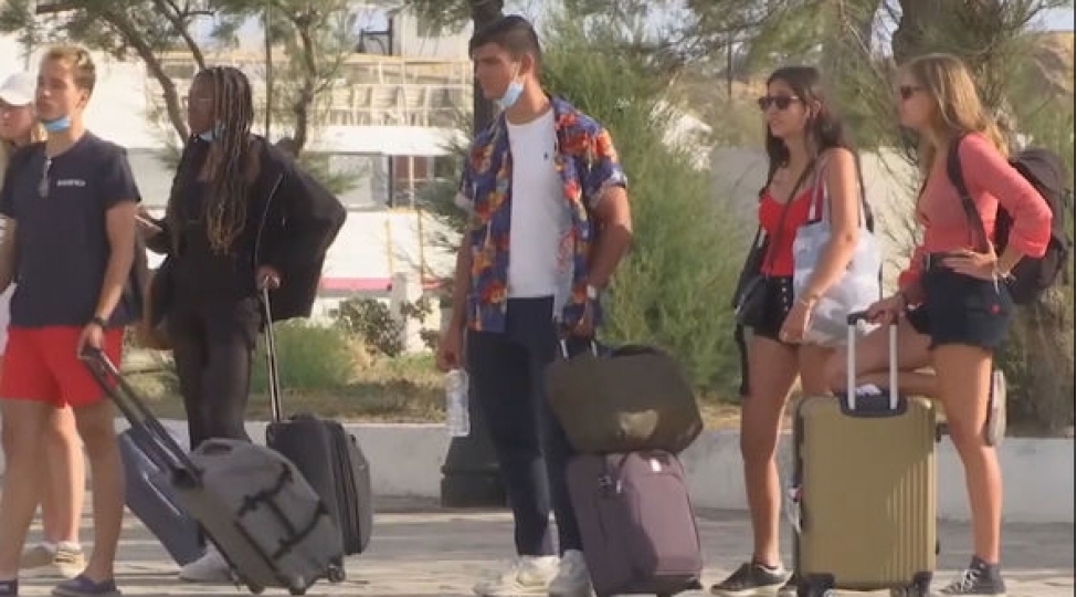 yarim-illik-qapanmadan-sonra-turistlere-qapi-achan-yunanistandan-ilk-goruntuler-foto