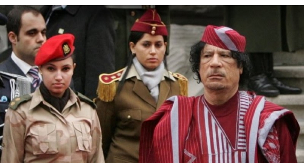 meshhur-siyasetchilerin-qeribe-verdishleri-foto