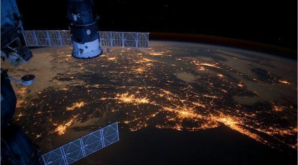 nasa-dan-paylashim-hey-istanbul-parildayirsan-foto