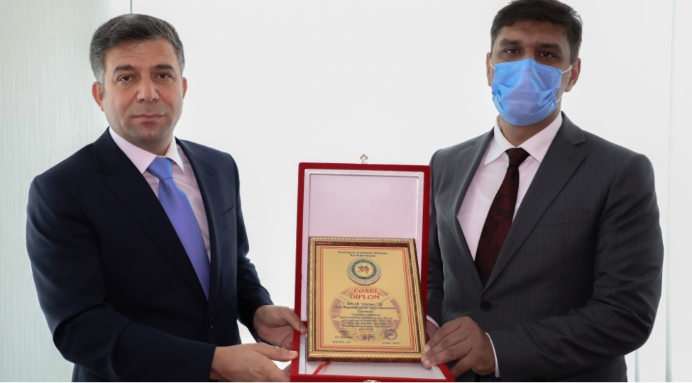 azeriqaz-ib-nin-departamenti-mukafatlandirildi-foto