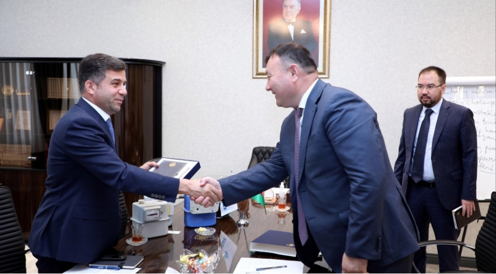 qazaxistan-qazlashma-ishlerine-dair-azerbaycan-tecrubesini-oyrenir