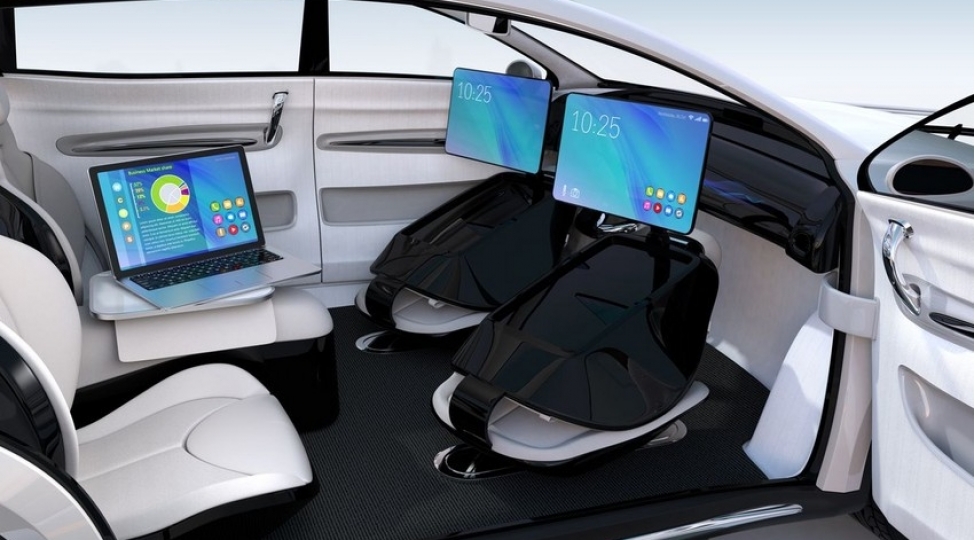 absh-da-sernishinler-surucusuz-avtomobilde-gezecekler