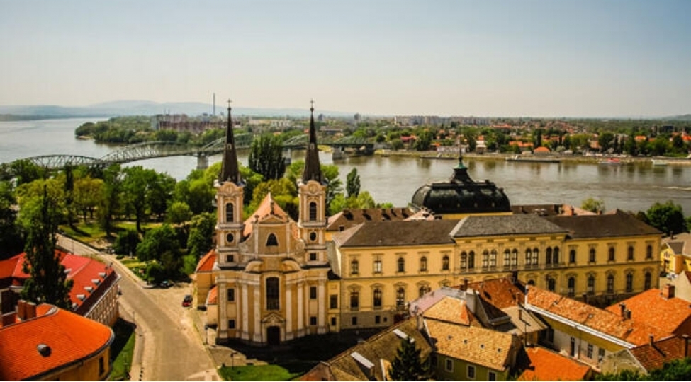 xalq-mahnilarinin-yazildigi-sheher-esterqonfoto