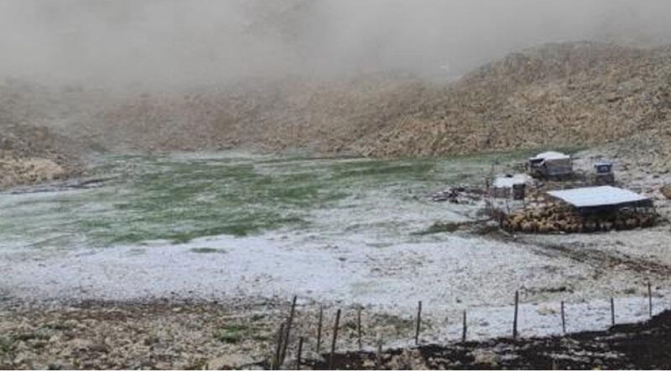 iyunun-ortasinda-qar-yagdi-inanilmaz-video