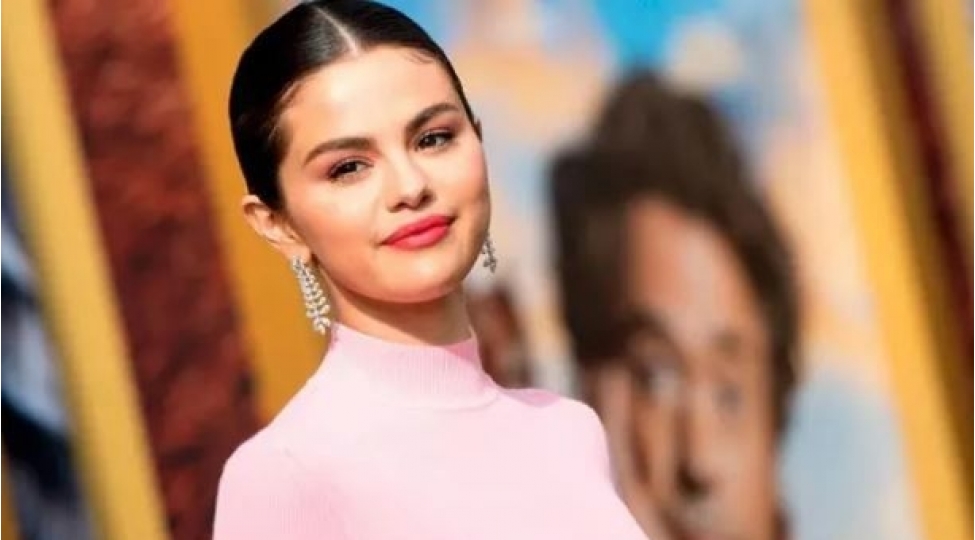 selena-qomez-gozellik-ve-psixoloji-saglamliq-arasinda-elaqe-keshf-edib