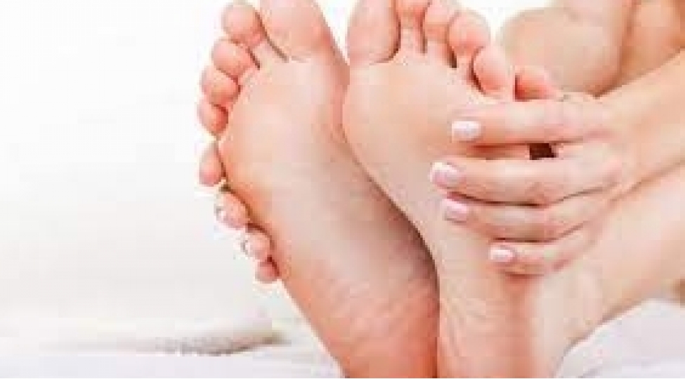 ayaqlar-niye-terleyir