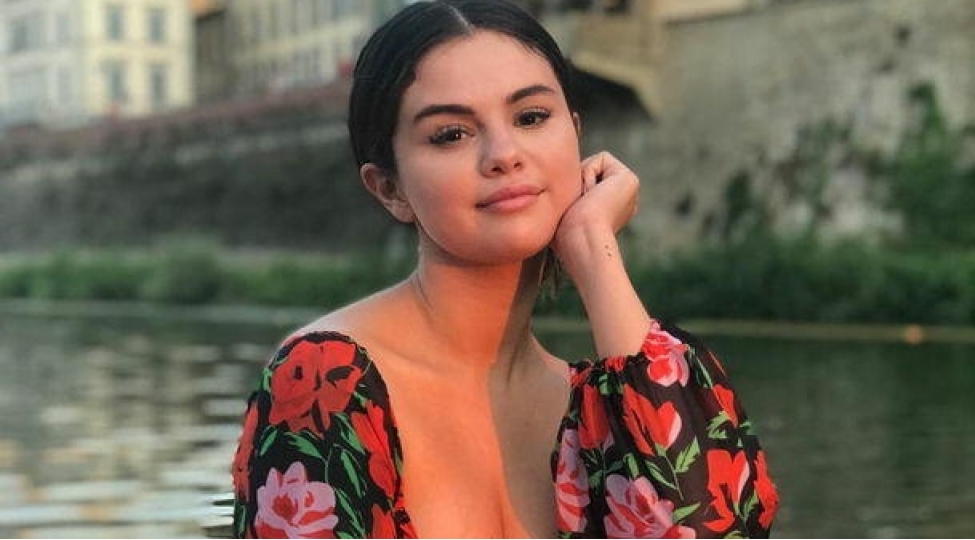 selena-qomez-yeni-imicde-goz-qamashdirdi