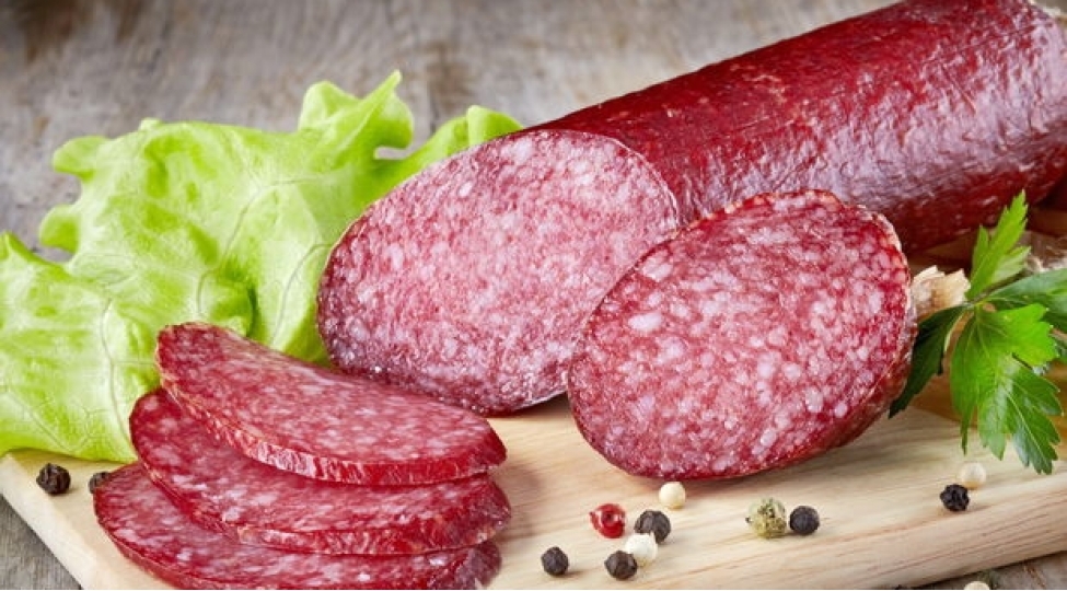 kolbasa-memulatlarinin-terkibi-saxlanmasi-ve-istehlak-qaydalari-haqqinda-bunlari-bilirdinizmi