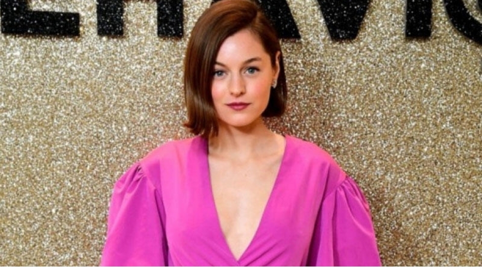 meshhur-aktrisa-kishi-olmaq-isteyir