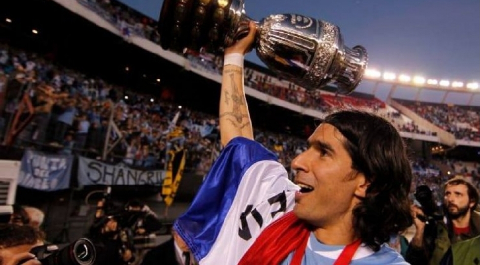 ginnesin-rekordlar-kitabina-dushen-futbolchu-10-olke-35-klub-deyishikliyi