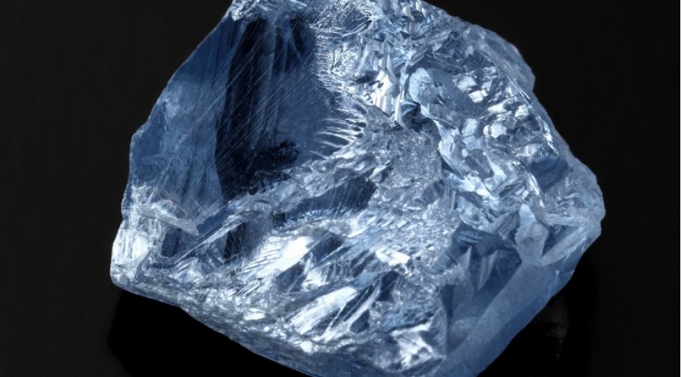 nadir-mavi-almaz-40-milyon-dollara-satilib