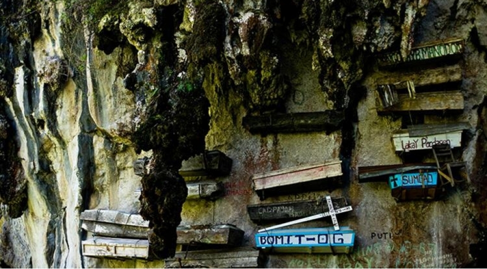 burada-tabutlari-uchurum-kenarina-asirlar-foto