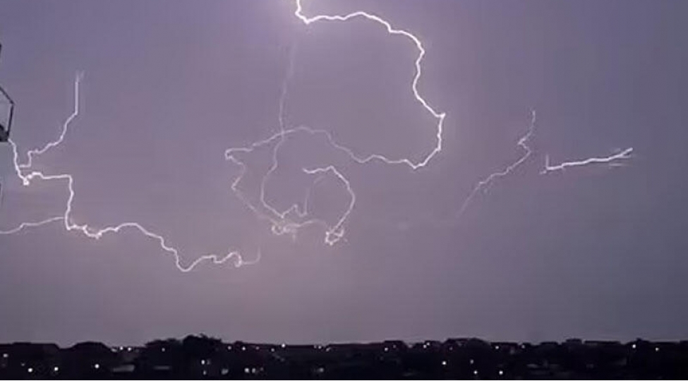 ildirimli-semanin-mohteshem-goruntusu-video