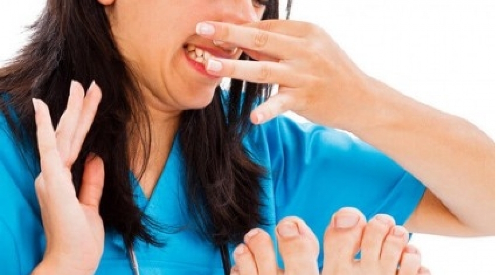 ayaq-qoxusunu-bu-vasite-ile-yox-edin