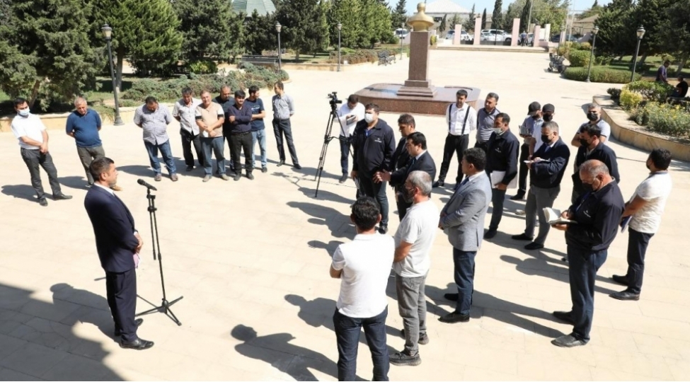 azeriqaz-rehberliyi-istixana-sahiblerinin-problemini-dinleyib