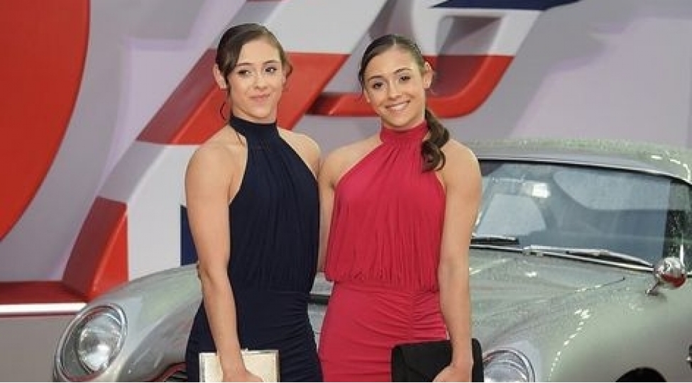 azerbaycan-esilli-ekiz-bacilar-meshhur-filmin-premyerasinda-foto