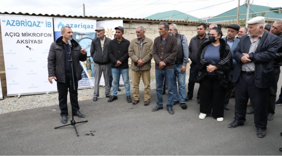 hovsan-sahibkarlari-achiq-mikrofon-aksiyasinin-imkanlarindan-yararlanib-foto