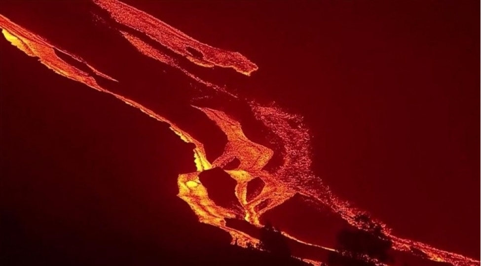 kanar-adalarinda-semada-yanar-sharlar-peyda-olub