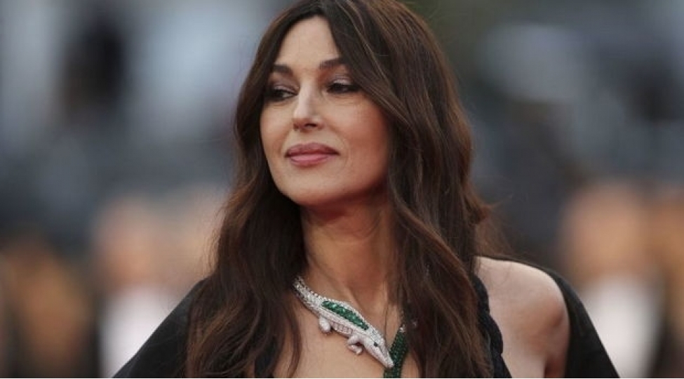 monika-belluchi-yene-perestishkarlarini-heyran-etdi-foto