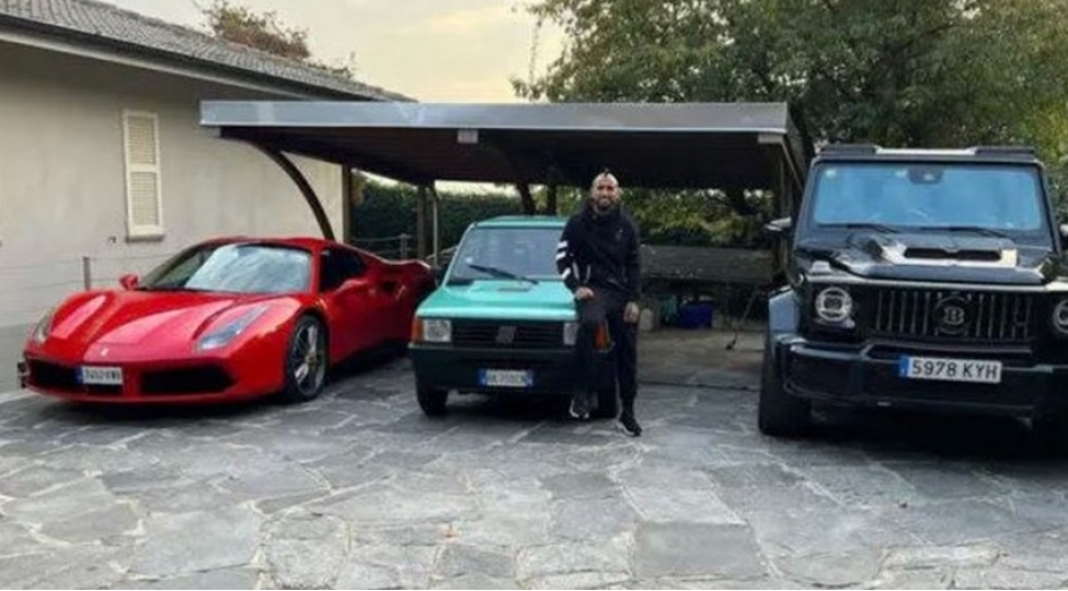 illik-7-milyon-avro-qazanan-futbolchunun-surduyu-mashin