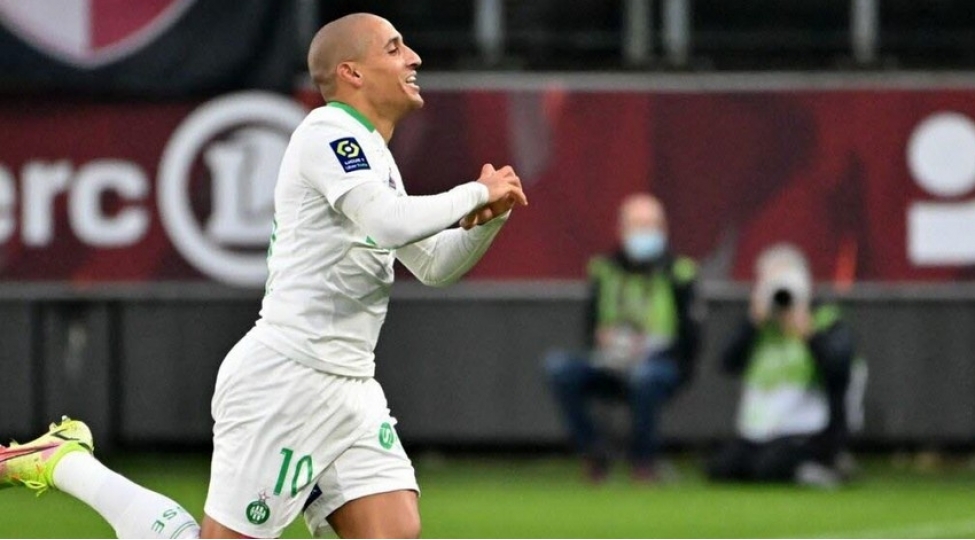 tunisli-futbolchu-68-metrden-qol-vurub-video