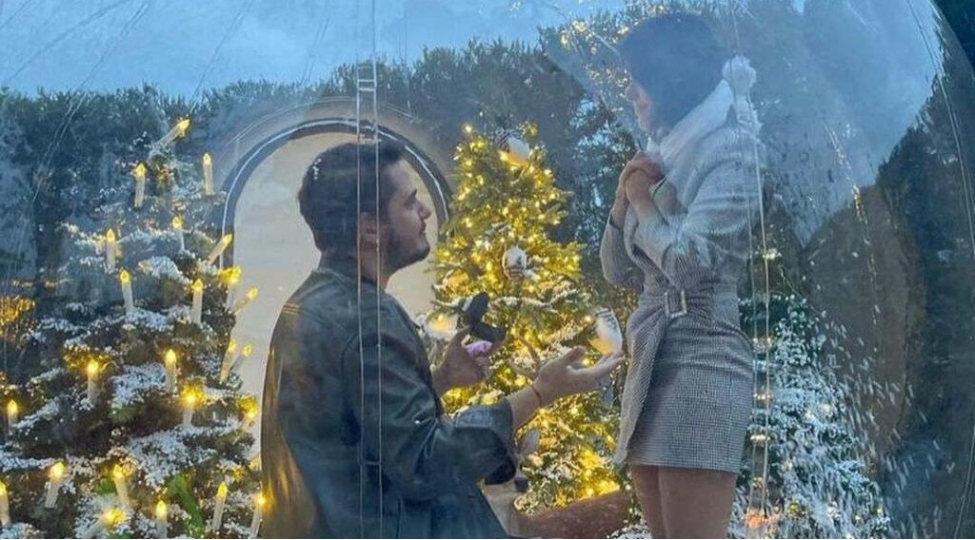 sevgilisine-qar-kuresinde-evlilik-teklif-etdi-foto