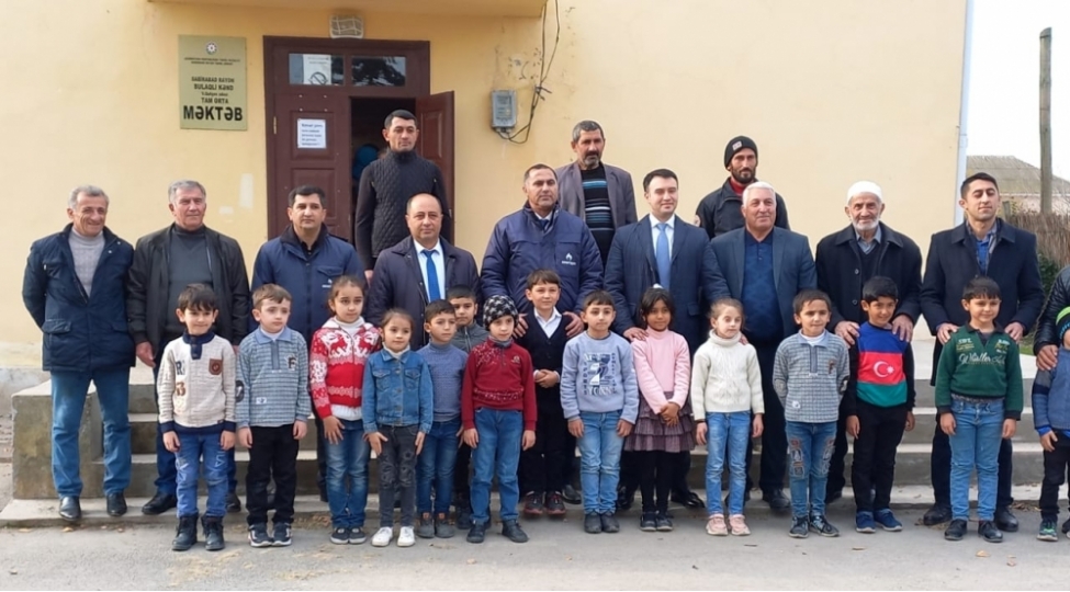 azeriqaz-ib-kend-mektebinin-istilik-problemine-bigane-qalmadi-foto