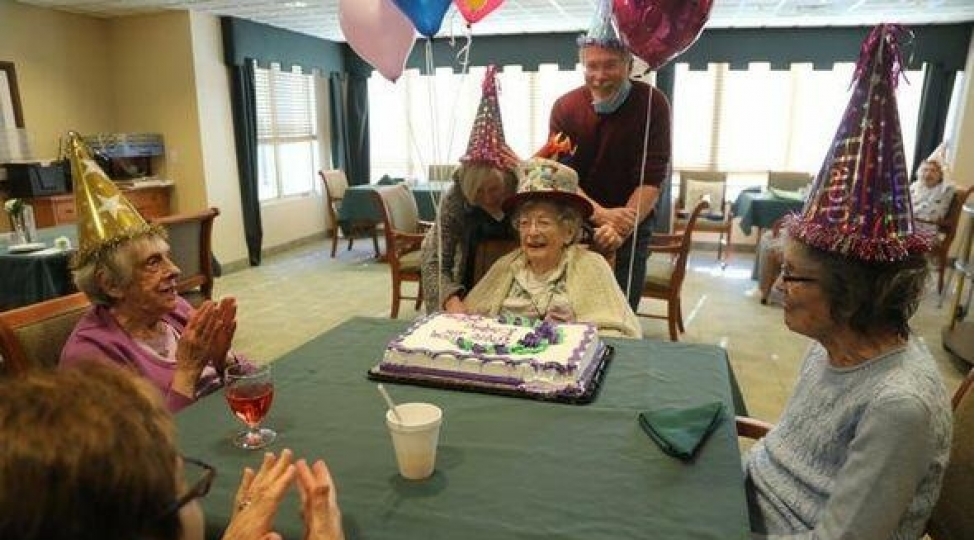 yashli-qadinin-uzunomurluk-sirri