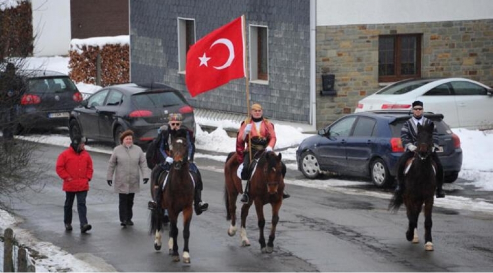 belchikanin-maraqli-kendi-burada-turkiye-bayragi-dalgalanir