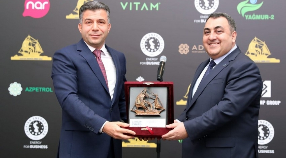 azeriqaz-daha-bir-mukafat-alib-foto