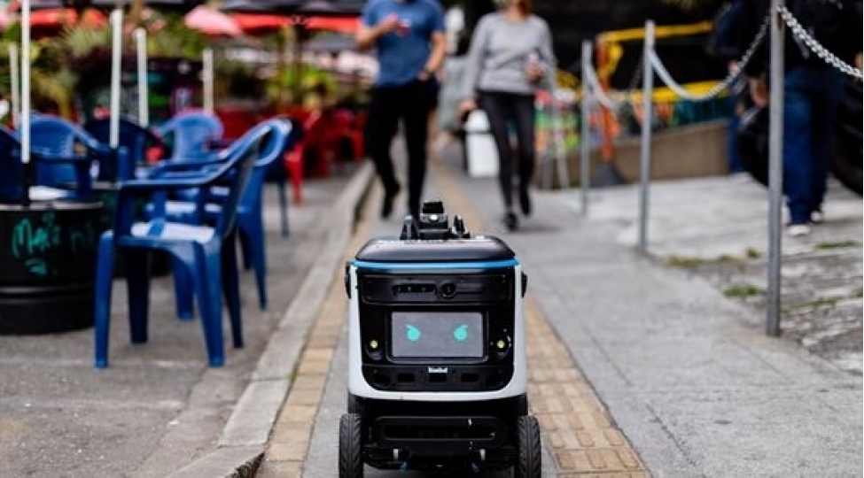 kuryer-robotlar-populyarlashib-foto