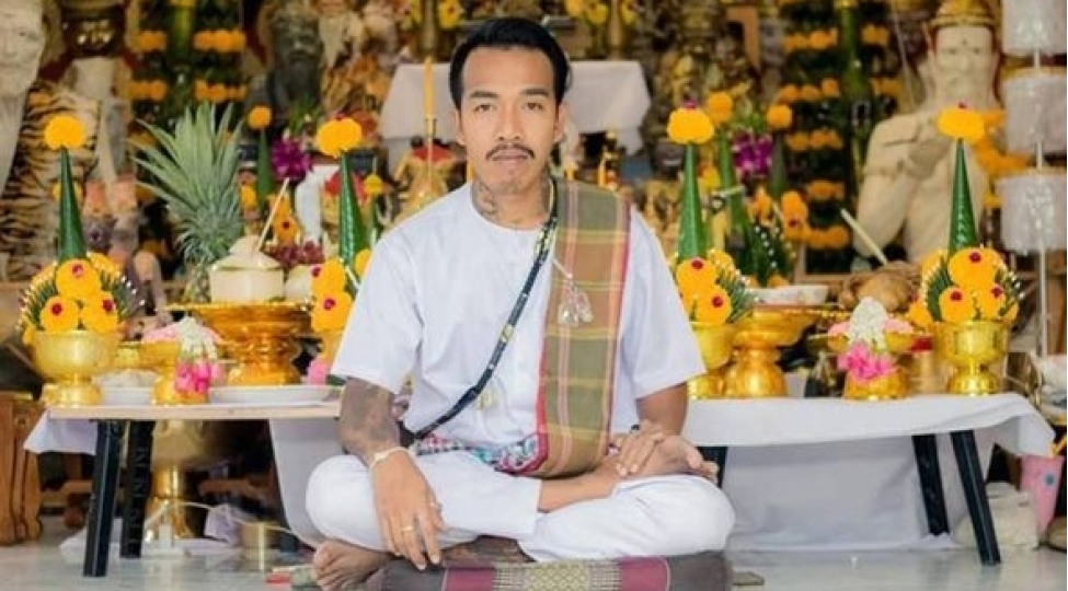 sekkiz-qadinla-aile-quran-kishi-butun-arvadlar-oz-pullarini-qazanirlar