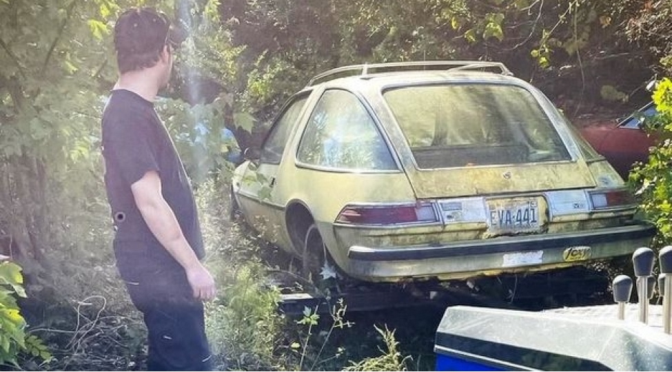 meshede-avtomobiller-kolleksiyasi-tapildi