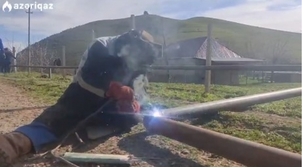 azeriqaz-celilabad-rayonunun-chunexanli-kendinin-qazlashdirilmasi-ishlerini-davam-etdirir-video-2