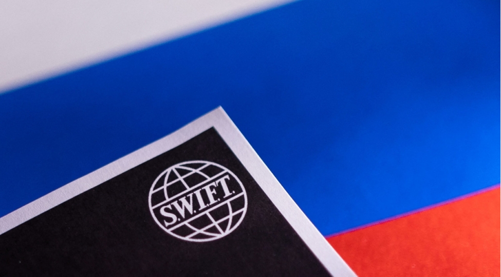 Rusiyanın bəzi bankları SWIFT sistemindən kənarlaşdırılıb - "İki sahil"