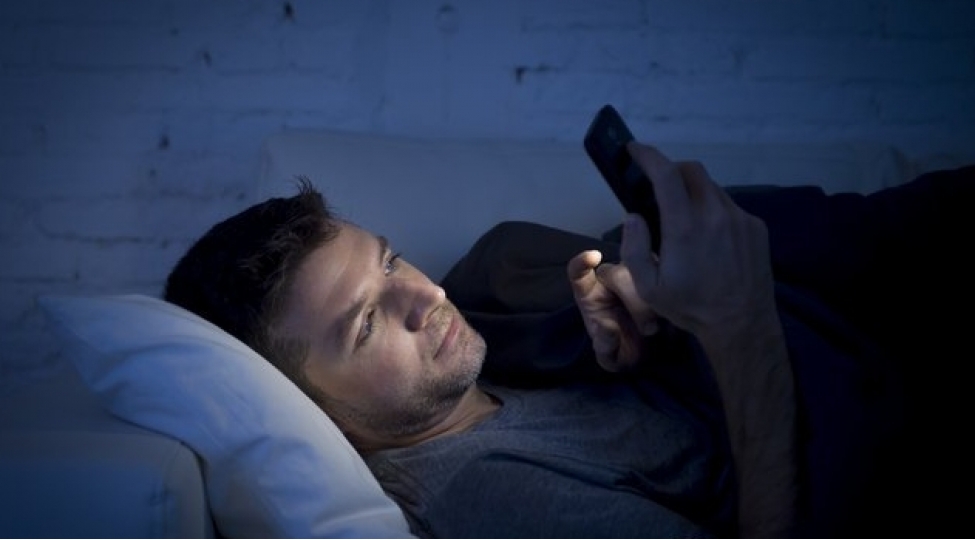 sizde-de-telefondan-asililiq-yaranib-foto