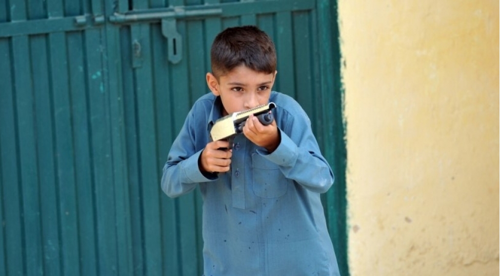 ushaqlarinizi-oyuncaq-silahlardan-uzaq-tutun