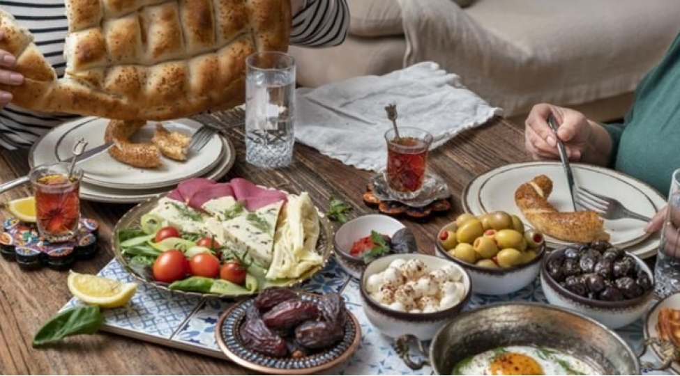 iftar-ve-imsakda-hansi-yemeklerden-uzaq-olaq