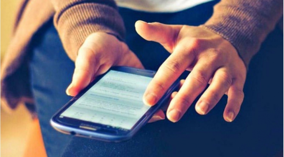 smartfonlarini-ellerinden-yere-qoymayanlar-saglamliqlarini-nece-riske-atirlar