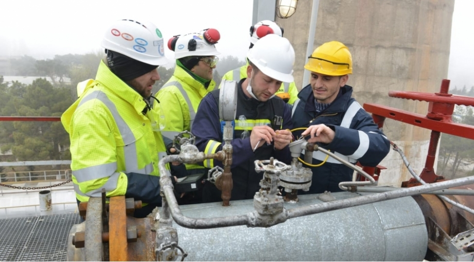 heyder-eliyev-adina-neft-emali-zavodunda-esasli-temir-ishleri-davam-edir