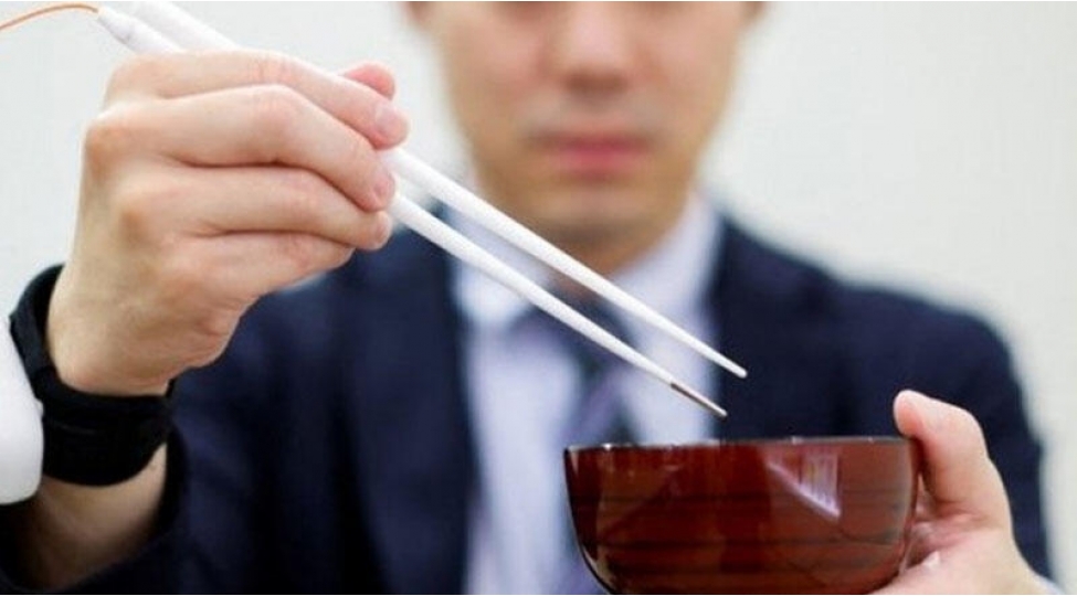 yemeklere-suni-dad-veren-cihaz