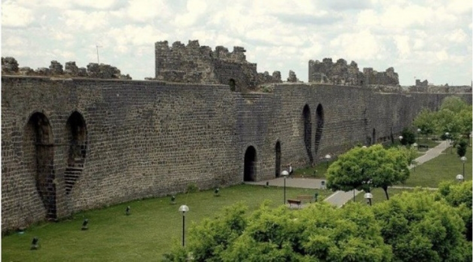 kosmosdan-gorunen-ikinci-en-boyuk-abide-diyarbekir-qalasi