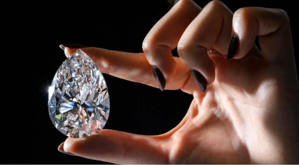 dunyanin-en-boyuk-ag-almazi-satilir